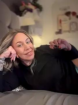 Naked Blondebitch2 wants you to fuck her body now blondebitch2 from StripChat