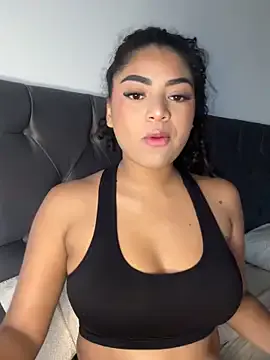 Carlymonroee_ — show titis playful eye contact