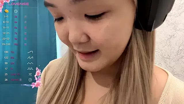 CarolannSide from StripChat