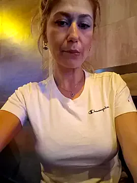 CelynaRoss on StripChat