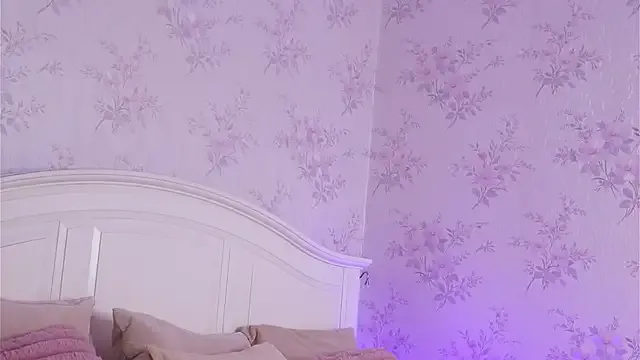 ClaraHazel on StripChat