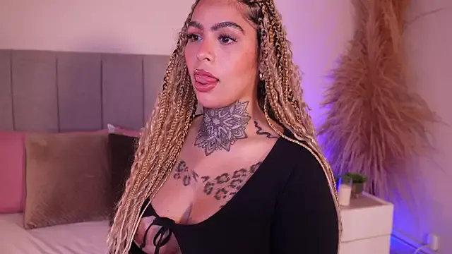 curvyliciousss — fingering in both holes