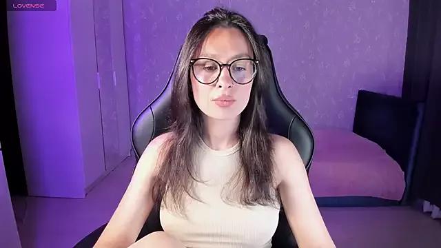 EllaFresh on StripChat 
