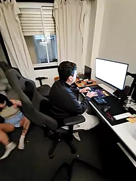 Elnonoykeila77 from StripChat
