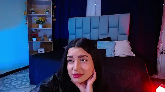 Emilyy05_ on StripChat