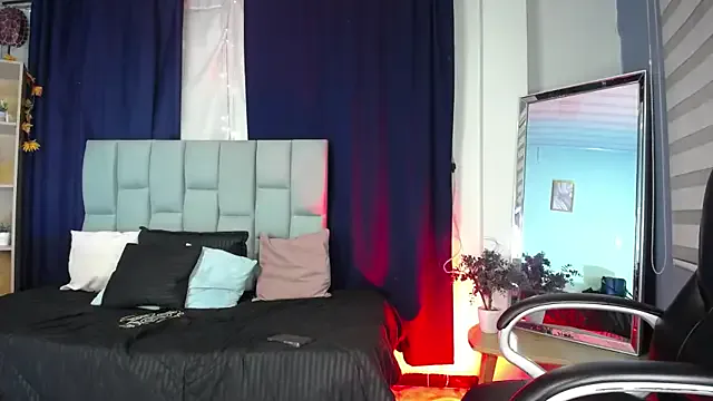 Emilyy05_ on StripChat