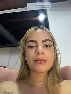 emiss_ on StripChat