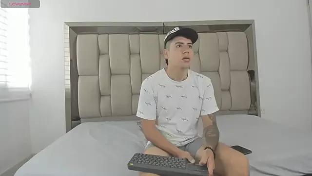 Explore StripChat's Enzo_issis Enzo_issis from StripChat