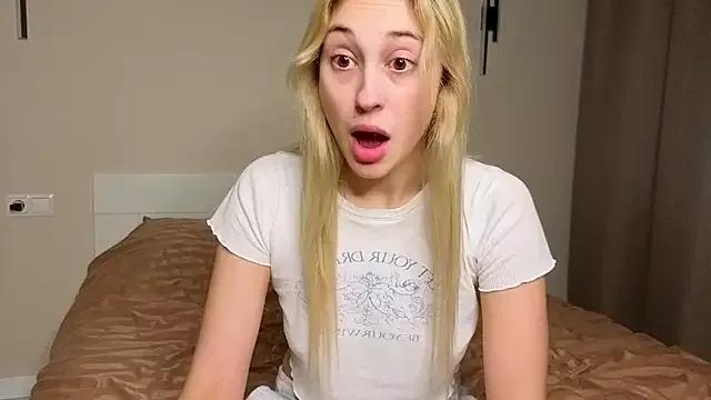 foxy_vivi from StripChat