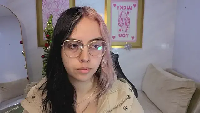 Hela_v on StripChat
