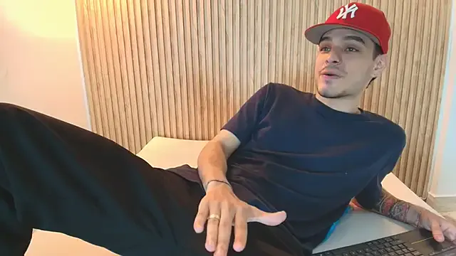 StripChat IM_BULL is Freechat IM_BULL — PLAY 4U