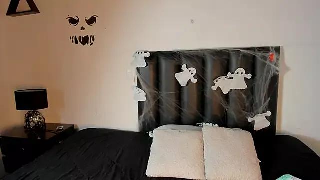 Khenta_Michells from StripChat