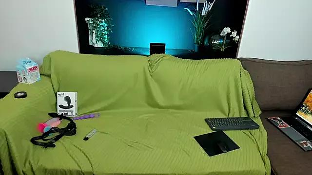 Masturbate to naked escort Kitsuhii kitsuhii from StripChat