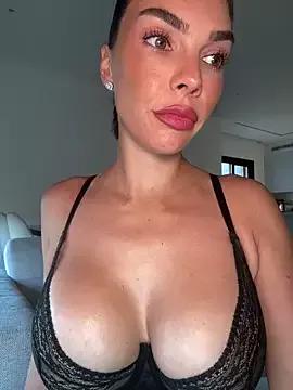 krissiswrld- from StripChat