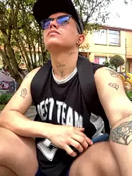 Kurtxxx22 — Take off pant