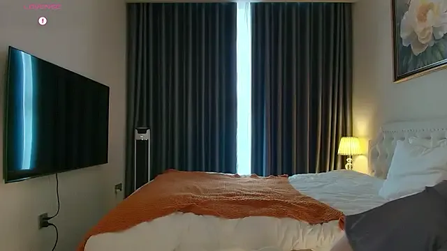 linbaelin — Peak at hard nipples