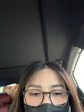 Linh_2004 on StripChat