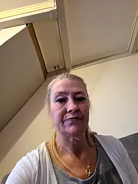 lisalustjouw — helemaal naakt