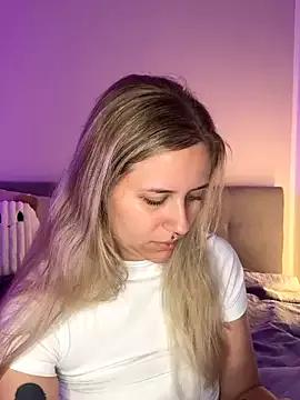 lunawolf21 from StripChat