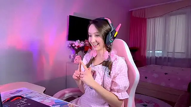 MarcelaBlas — slaps pussy + moans loudly