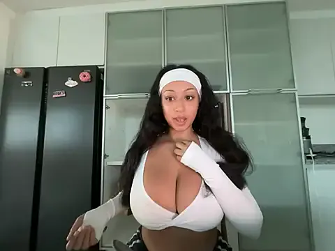 Naomisroom from StripChat