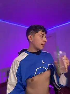 Watch sweet camslut Oliver_kyy oliver_kyy from StripChat