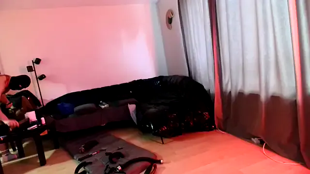 PlayfulThomas from StripChat