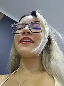 Pretty_roxxyy from StripChat