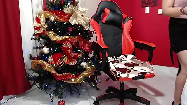 Rebecca_Milf on StripChat