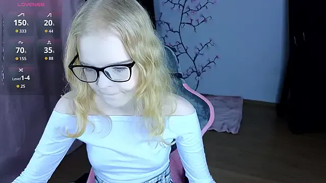 RoseeFairy — lick hands like a cat