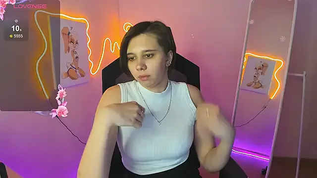 Scarlet_Sirenn — Show your collarbones