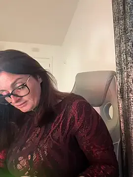ScarletEire on StripChat