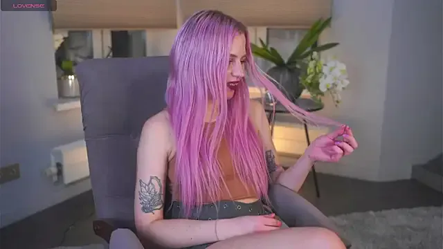 SimonaKaroly — Toy control to last tipper for 5min