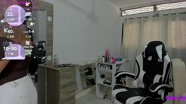 sofilaraa — Show tits for 1 minute
