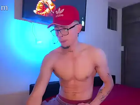 strongManLatino — stripdance (2 min)