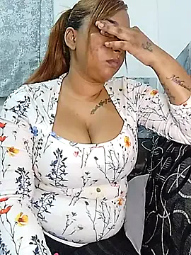 Summerbkaze29 — spoil me and make me ur valentine !!!!