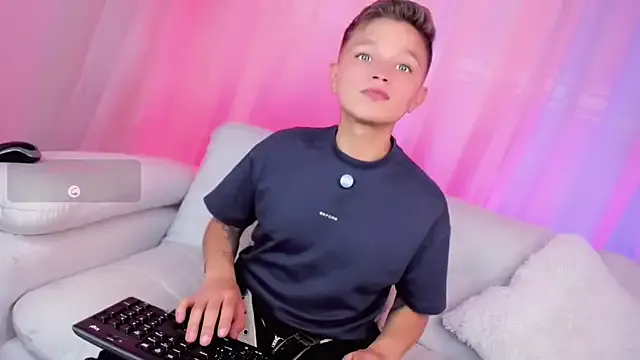 Tim_wolf from StripChat