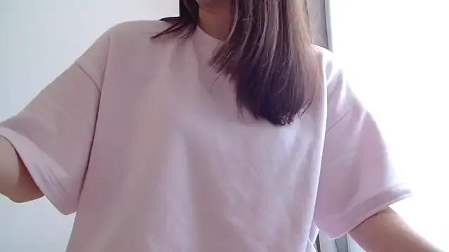 xxYuIxx from StripChat
